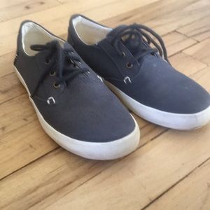 Boys Sperry’s size 4